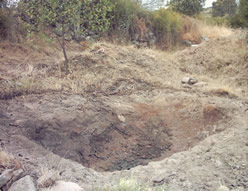 Este hoyo, al lado oeste del huerto, se convertirá en estanque-piscina